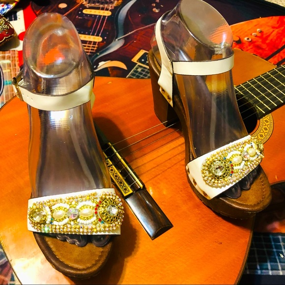 🌺Natures Breeze White Platform Decorative Heels! - Picture 3 of 16